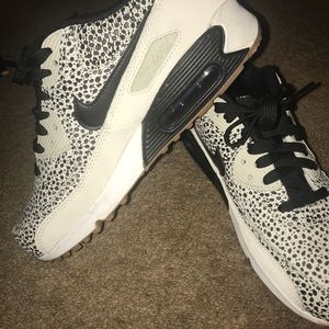 Women’s airmax 90 size 8.5